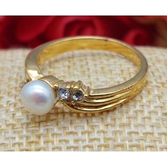Pretty Gold Tone Size 9 Fashion Cocktail Ring Faux Pearl Crystal Accents - Picture 5 of 8